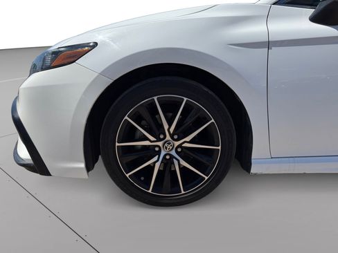 Used 2021 Toyota Camry SE FWD image 9