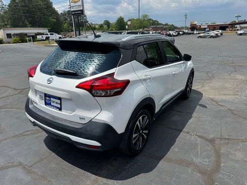 Used 2018 Nissan Kicks SR FWD image 6