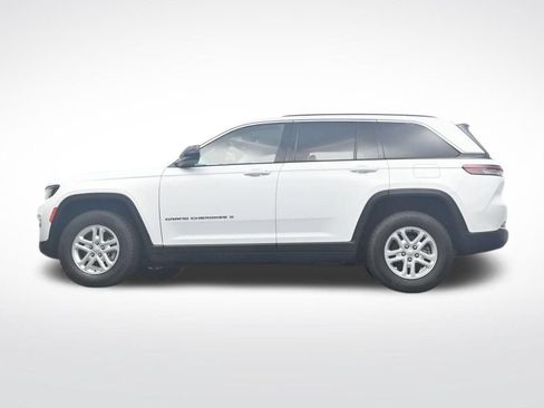 Used 2023 Jeep Grand Cherokee Laredo RWD image 36