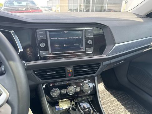 Used 2023 Volkswagen Jetta SE w/ Panoramic Sunroof Package FWD image 3