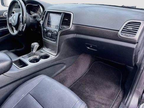 Used 2018 Jeep Grand Cherokee Laredo RWD image 32