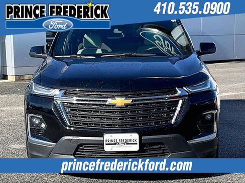 Used 2022 Chevrolet Traverse LS image 2