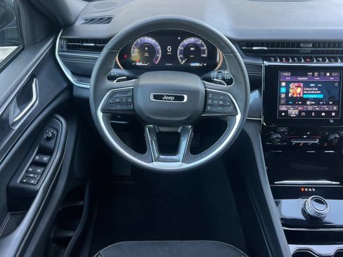 Used 2023 Jeep Grand Cherokee Altitude AWD/4WD image 14