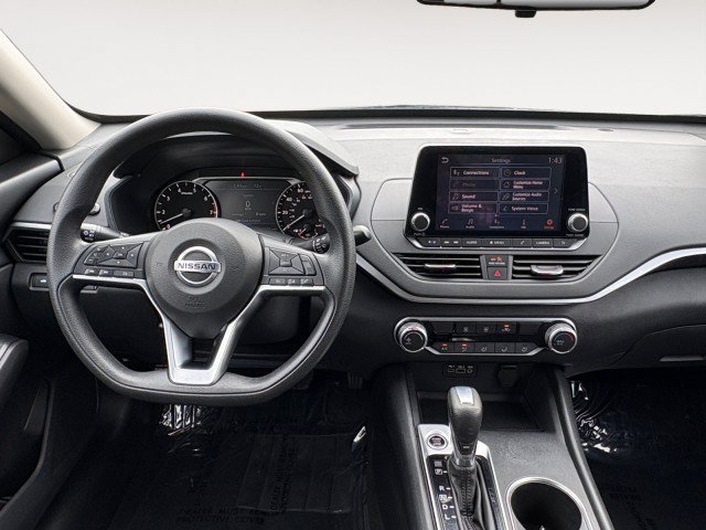 Used 2022 Nissan Altima 2.5 SV FWD image 2