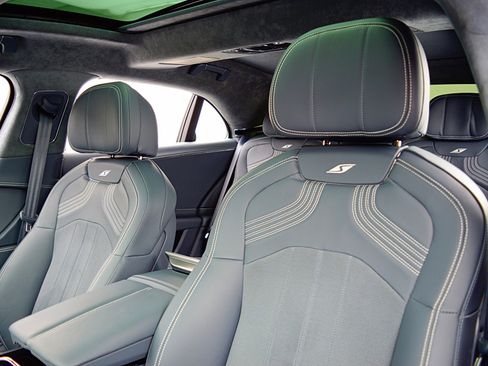 Used 2023 Bentley Flying Spur V8 image 28