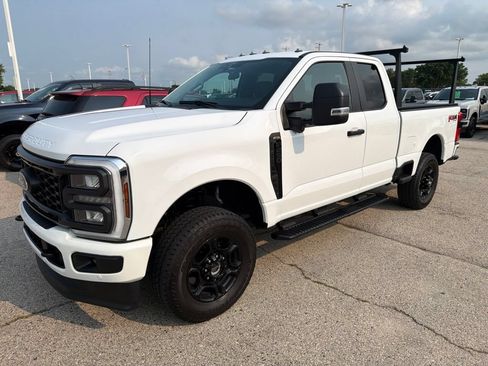 Used 2024 Ford F250 XL w/ STX Appearance Package AWD/4WD image 3