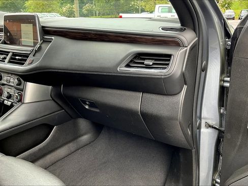 Used 2022 Chevrolet Suburban LT image 16