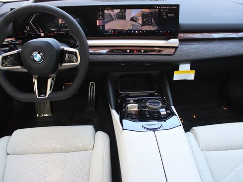 Used 2026 BMW 530i w/ M Sport Package RWD image 16