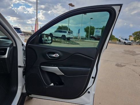 Used 2020 Jeep Cherokee Latitude AWD/4WD image 14