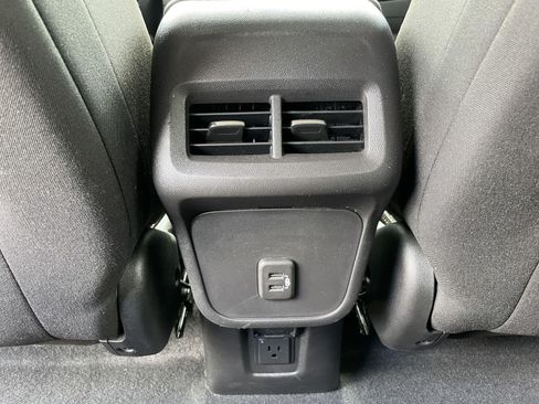 Used 2024 Chevrolet Equinox LT FWD image 38