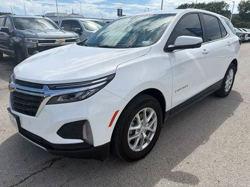 Used 2024 Chevrolet Equinox LT FWD image 2