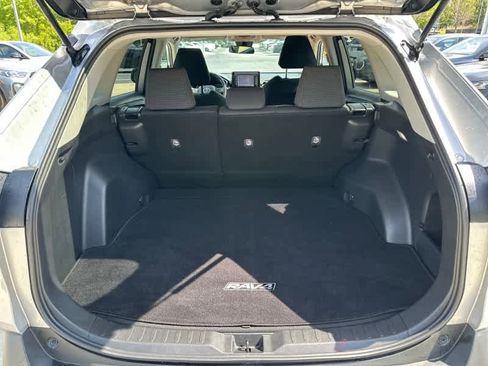 Used 2022 Toyota RAV4 LE image 6