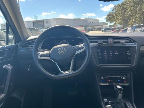 Used 2022 Volkswagen Tiguan SE image 48