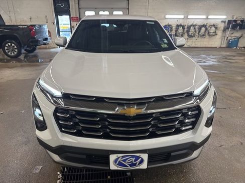 New 2026 Chevrolet Equinox LT w/ Convenience Package II image 2