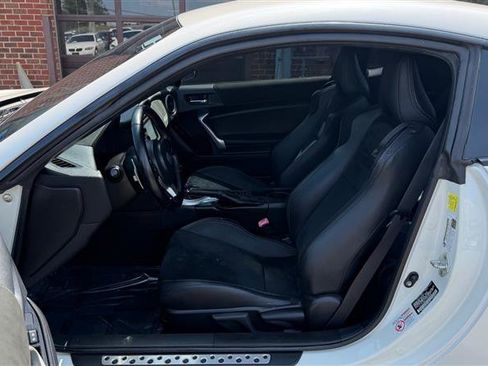 Used 2018 Toyota 86 RWD image 17