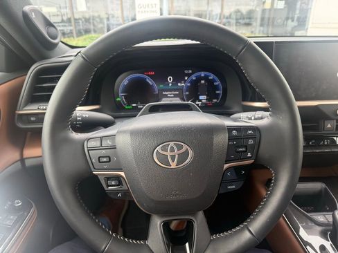 Used 2025 Toyota Crown w/ Advanced Technology Package AWD/4WD image 9