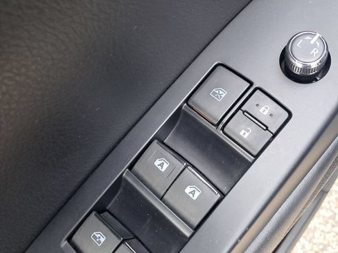 Used 2019 Toyota Highlander XLE w/ Carpet Mat Package (TMS) AWD/4WD image 12