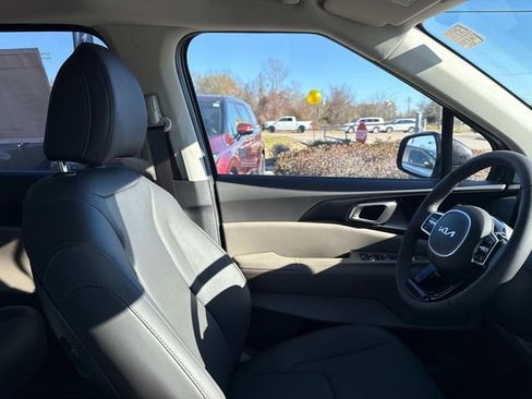 New 2026 Kia Carnival LXS image 14