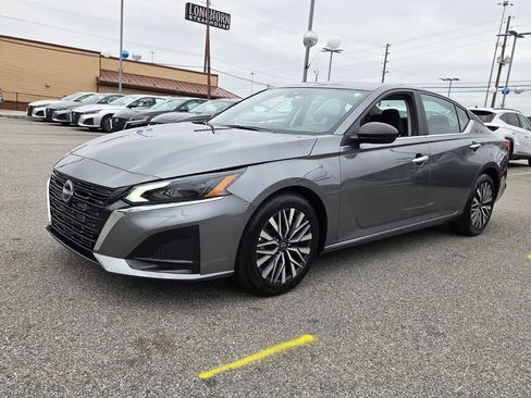 Used 2025 Nissan Altima 2.5 SV image 3