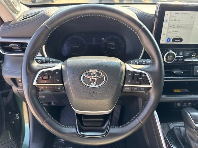 Certified 2025 Toyota Highlander Platinum AWD/4WD image 10
