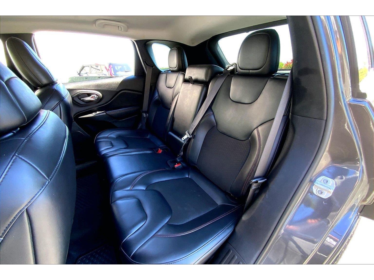 Used 2021 Jeep Cherokee Trailhawk AWD/4WD image 24
