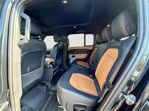 Used 2023 Land Rover Defender 130 X-Dynamic SE image 22