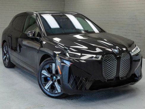 Used 2023 BMW iX xDrive50 w/ Premium Package image 6