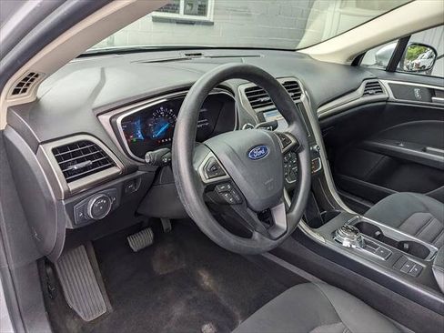 Used 2019 Ford Fusion SE FWD image 9