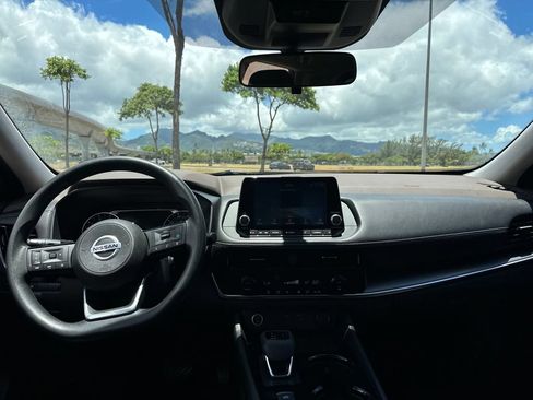 Used 2021 Nissan Rogue SV FWD image 14