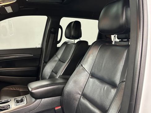 Used 2018 Jeep Grand Cherokee Limited AWD/4WD image 12