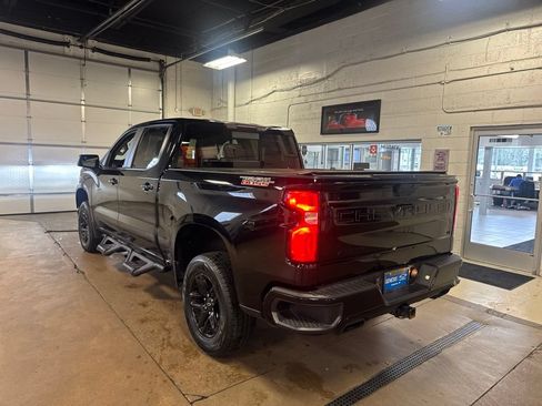 Used 2021 Chevrolet Silverado 1500 LT Trail Boss w/ Convenience Package II AWD/4WD image 2