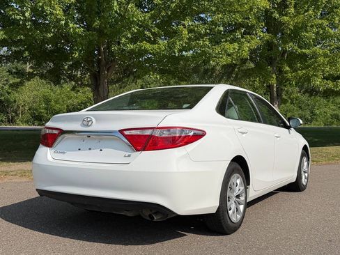 Used 2017 Toyota Camry LE FWD image 5