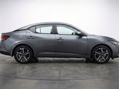 Used 2025 Nissan Sentra SV FWD image 11