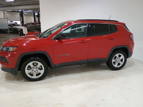 Used 2023 Jeep Compass Latitude w/ Sun and Sound Group image 4
