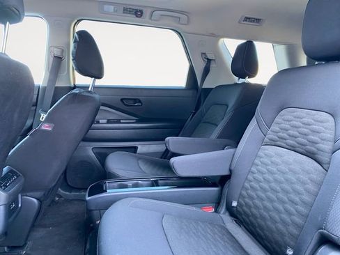 Used 2024 Nissan Pathfinder SV w/ SV Premium Package image 13