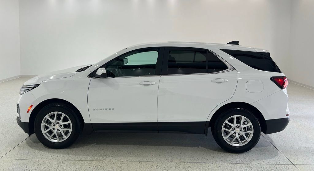 Used 2024 Chevrolet Equinox LT FWD image 2