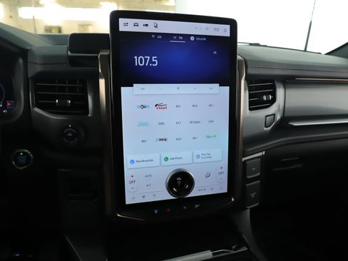 Used 2025 Ford F150 Lightning Lariat image 20