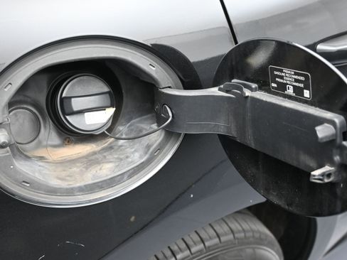 Used 2022 Jaguar F-PACE S image 11