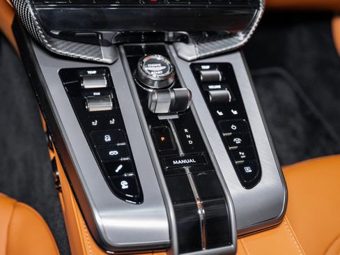 Used 2025 Aston Martin Vanquish image 31