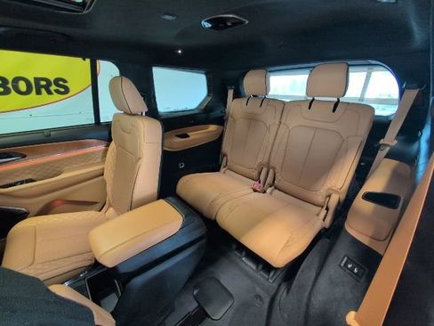 Used 2024 Jeep Grand Cherokee L Summit AWD/4WD image 39