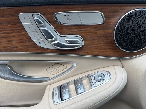 Certified 2022 Mercedes-Benz GLC 300 4MATIC image 11