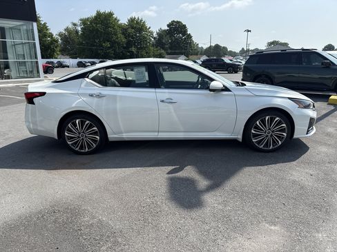 Used 2023 Nissan Altima 2.5 SL AWD/4WD image 2