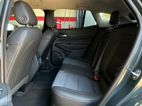 Used 2025 Chevrolet Trax LT FWD image 12