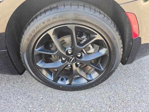 Used 2025 Chrysler Pacifica Limited FWD image 36
