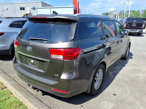 Used 2016 Kia Sedona LX FWD image 5