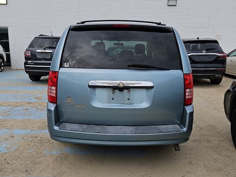 Used 2008 Chrysler Town & Country LX FWD image 7