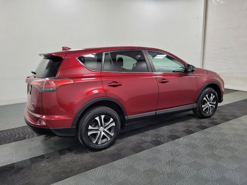 Used 2018 Toyota RAV4 LE image 10