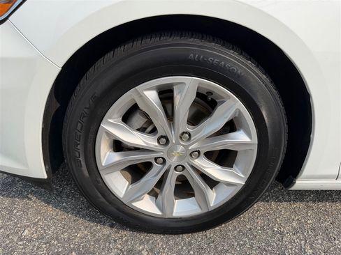 Used 2021 Chevrolet Malibu LT FWD image 10