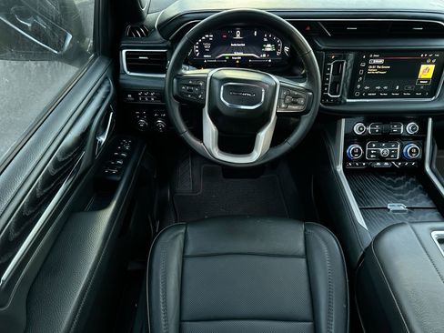 Used 2023 GMC Yukon XL Denali image 17