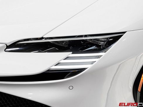 Used 2022 Ferrari SF90 Stradale image 10